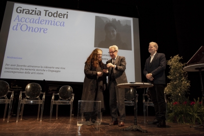 Inaugurazione congiunta dell’a.a. 2022/2023 - 09/01/2023 - Accademico d&#39;onore ABA Firenze &lt;br&gt;Da sinistra: Grazia Toderi, Carlo Sisi e Claudio Rocca. Foto: Renato Esposito