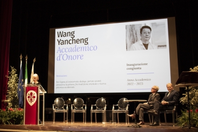 Inaugurazione congiunta dell’a.a. 2022/2023 - 09/01/2023 - Accademico d'onore ABA Firenze - Wang Yancheng <br>Da sinistra: Susanna Ragionieri, Carlo Sisi e Claudio Rocca. Foto: Renato Esposito